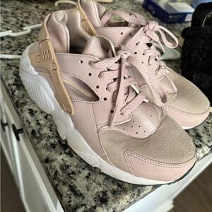 Nike Women's Pink Sneakers